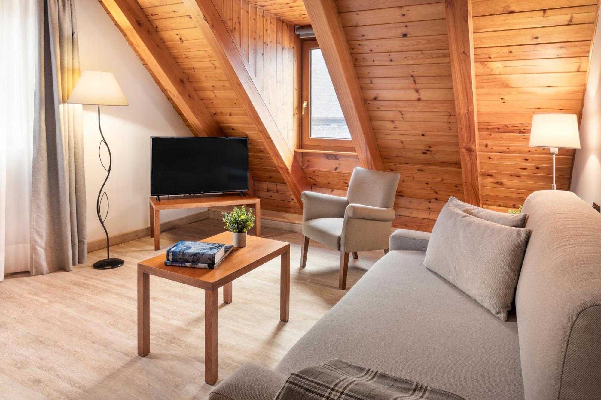 Hotel Vielha Val D'Aran, Affiliated By Melia Bagian luar foto