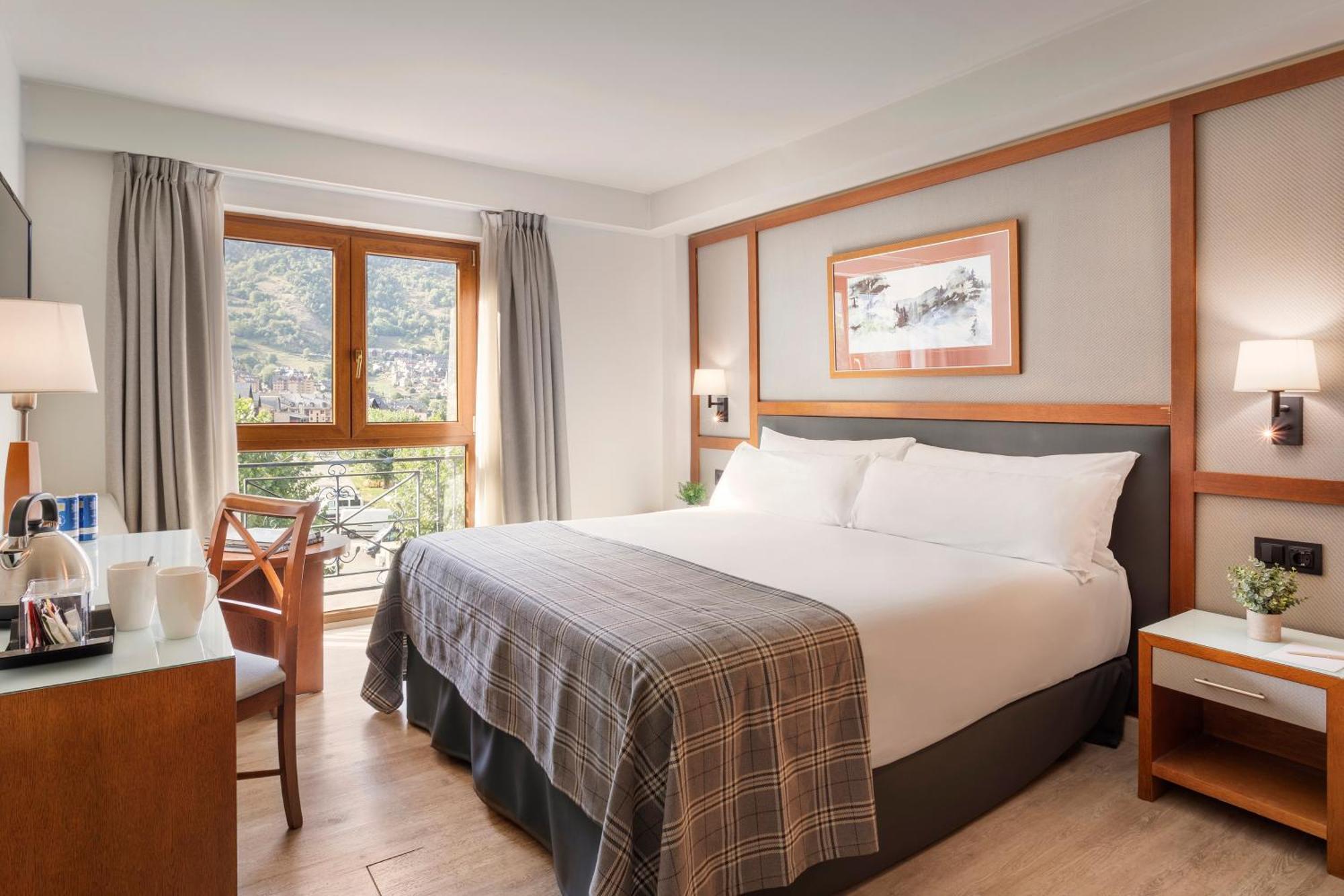 Hotel Vielha Val D'Aran, Affiliated By Melia Bagian luar foto