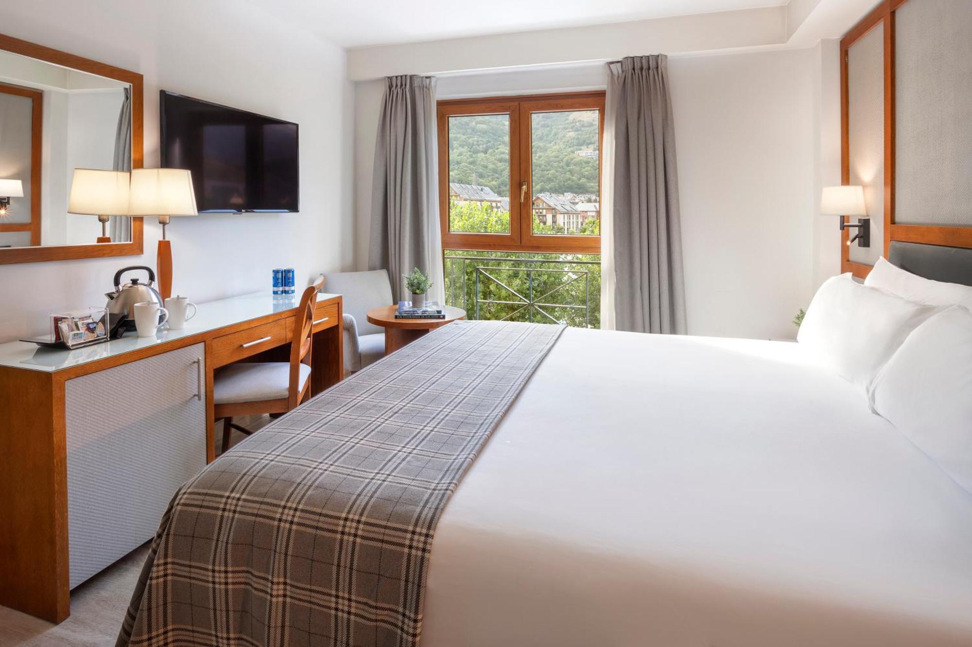 Hotel Vielha Val D'Aran, Affiliated By Melia Bagian luar foto